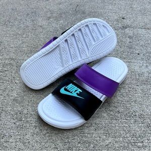WMNS NIKE BENASSI DUO
ULTRA BLACKS TEALS MINTS PURPLES WHITES SLIDES